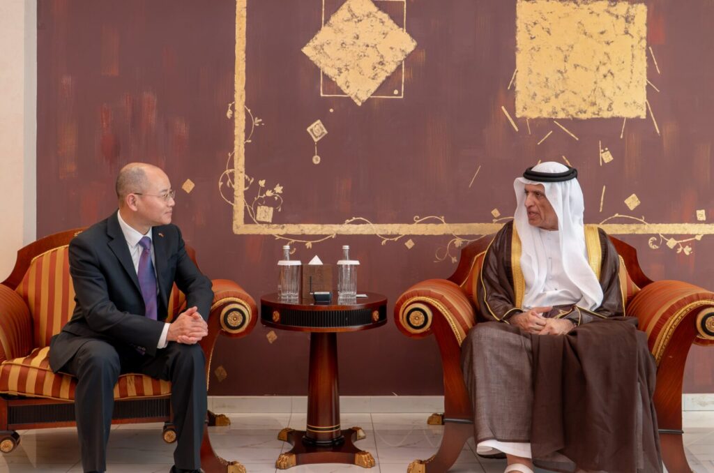 Saud bin Saqr receives Chinese Ambassador & Consul-General