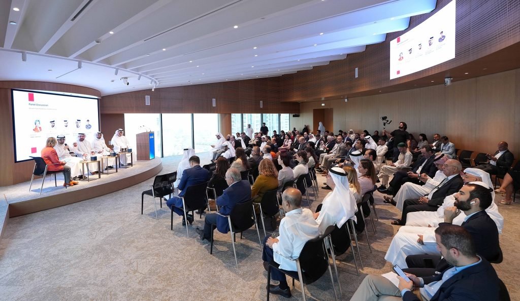 Dubai Chamber of Commerce discusses enhancing private sector competitiveness