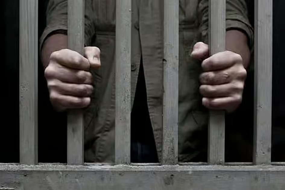 Dubai salesman robbed of Dh1.7 million by suspects posing as police officers