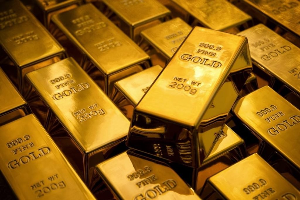 Gold slips, set for weekly loss on rate-hike fears