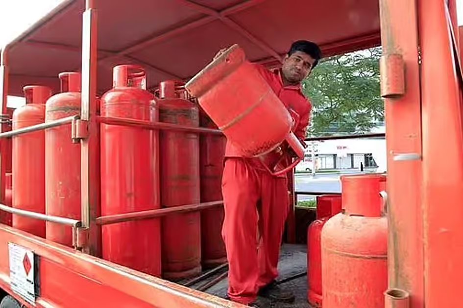 Dubai Police warn against unlicenced sellers, seize 300 gas cylinders so far this year