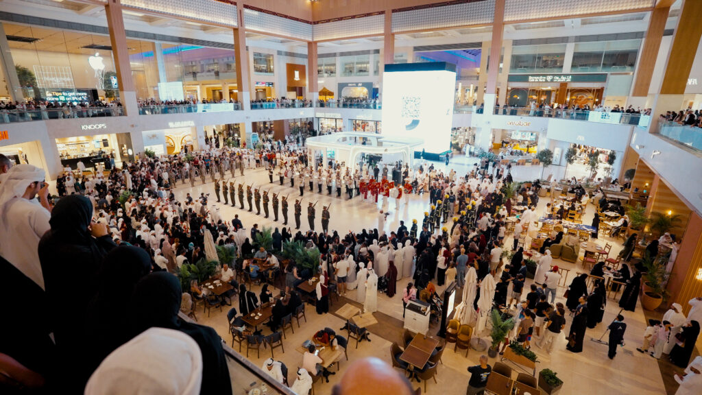 Yas Mall hosts parade honouring Frontline Heroes, promoting national unity