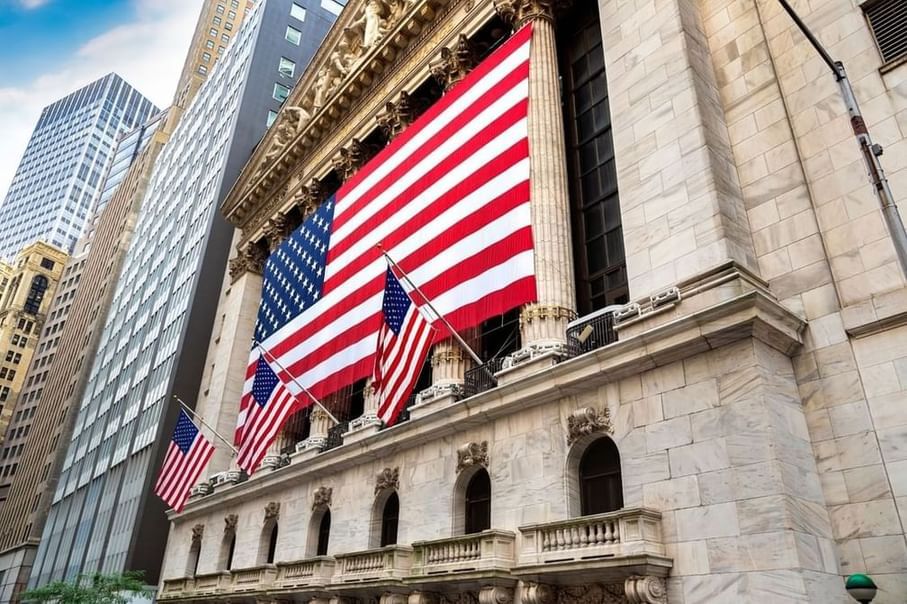 US stocks fluctuate in Friday trading
