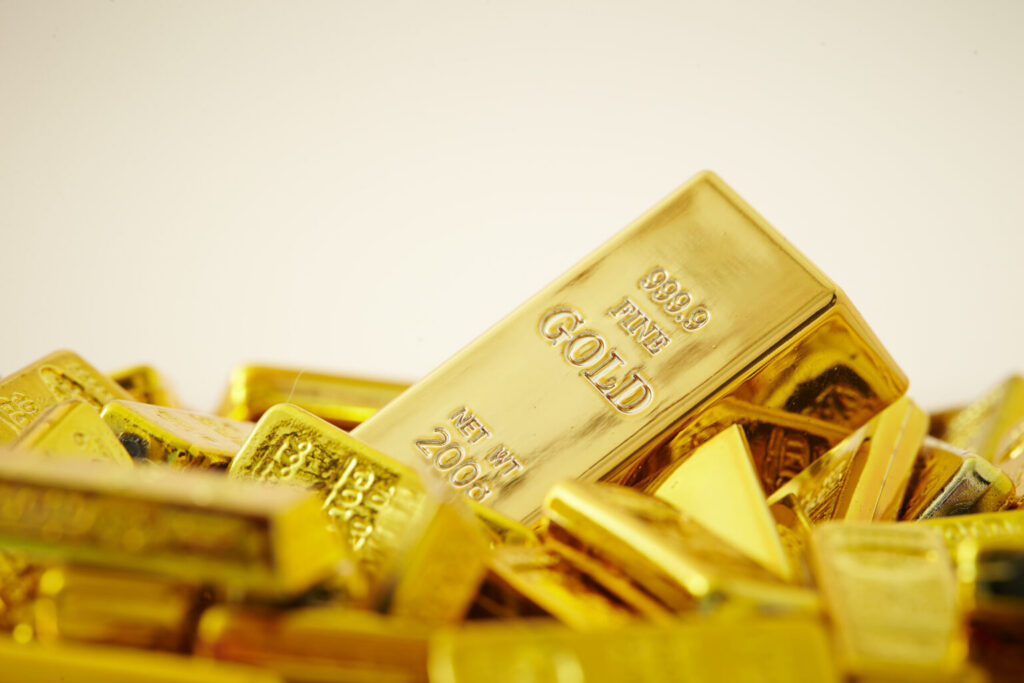 Gold hits over 3-week low
