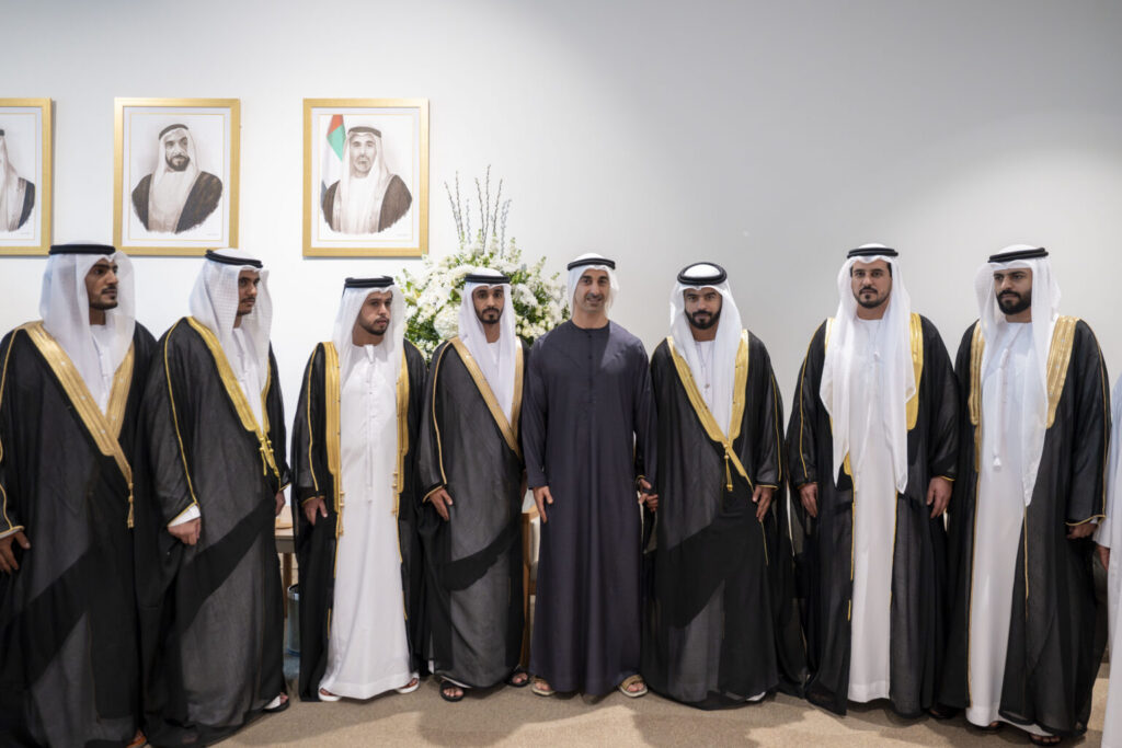 Hamdan bin Mohamed bin Zayed attends group wedding of Al Awamir tribe