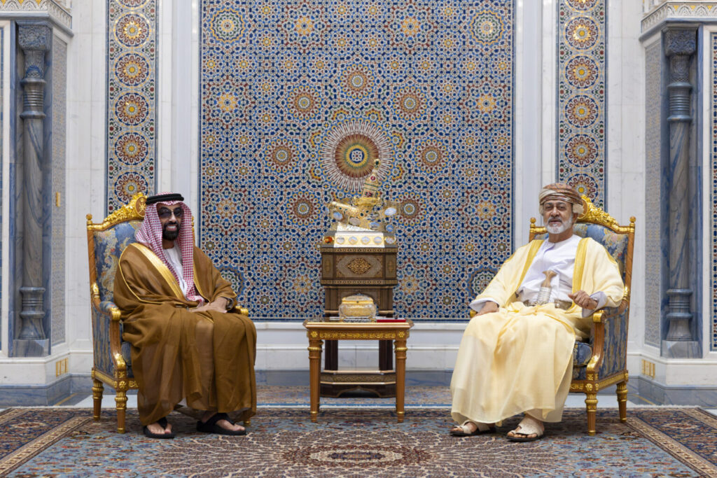 Sultan of Oman receives Tahnoon bin Zayed