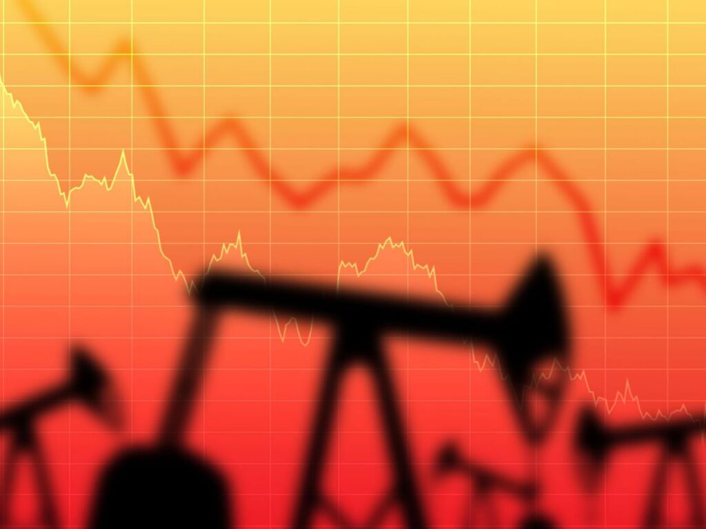 Oil prices edge lower in early Asian trade